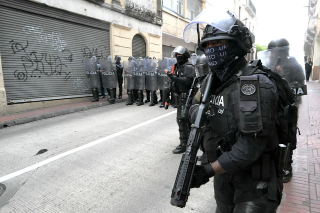 Polisi anti huru hara Ekuador. (16/9/2025). Foto: Rodrigo Buendia/AFP