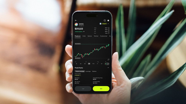 Ilustrasi melakukan investasi saham melalui aplikasi. Foto: dok. Istimewa