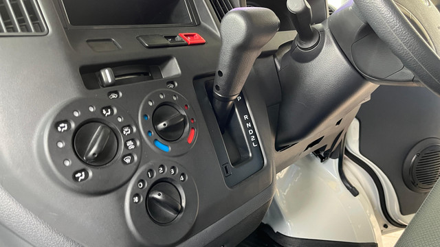 Transmisi matik Daihatsu Gran Max blind van. Foto: Aditya Pratama Niagara/kumparan