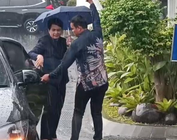 Dirjen Teknologi Pemerintah Digital Komdigi Mira Tayyiba tiba di Istana Negara, Jakarta Pusat, Rabu (17/9/2025). Foto: Zamachsyari/kumparan