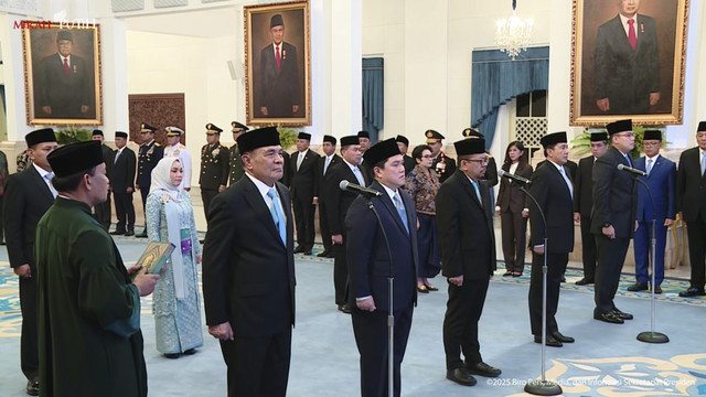 Prosesi pengambilan sumpah jabatan Menteri Kabinet Merah Putih yang baru di Istana Negara, Jakarta, Rabu (17/9/2025). Foto: YouTube/ Sekretariat Presiden
