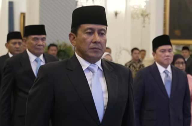 Komjen (Purn) Ahmad Dofiri dilantik sebagai Penasihat Khusus Presiden bidang Keamanan, Ketertiban Masyarakat (Kamtibmas) dan Reformasi Kepolisian di Istana Negara, Jakarta, Rabu (17/9/2025). Foto: YouTube/ Sekretariat Presiden