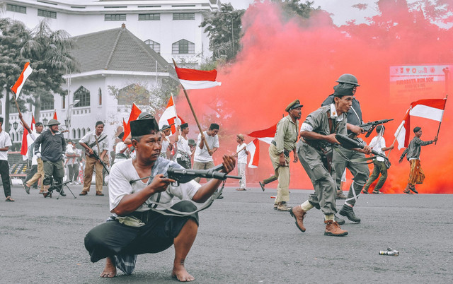 Ilustrasi lirik lagu bangun pemuda pemudi - Sumber: unsplash.com/@bimoluki02