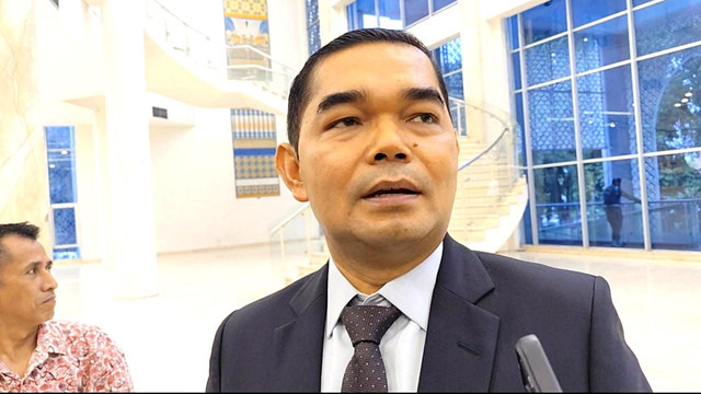 Wakil Ketua II DPRD Sumut, Ihwan Ritonga, usai mengikuti rapat paripurna di kantor DPRD Sumut, Medan, Rabu (17/9/2025). Foto: Amar Marpaung/kumparan