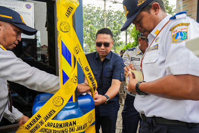 Pansus Perparkiran DPRD Jakarta melakukan inspeksi mendadak (Sidak) parkir ilegal di kawasan Jakarta Timur, Rabu (17/9/2025). Foto: Dok. DPRD DKI Jakarta