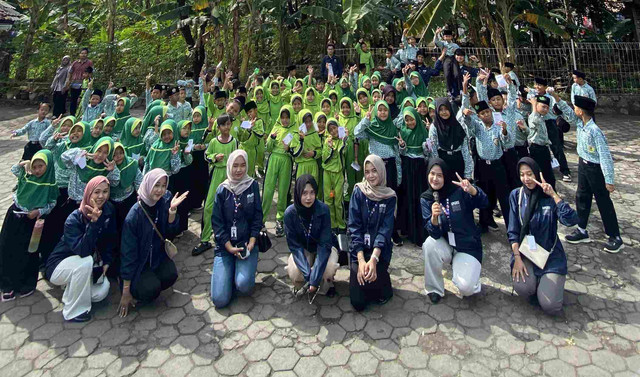 Edukasi Cuci Tangan yang Benar di SD Islam Cendikia, Kelurahan Ngempon, Kecamatan Bergas, Kabupaten Semarang (10/9/2025) Foto: KKN Tematik UPGRIS Ngempon 2025