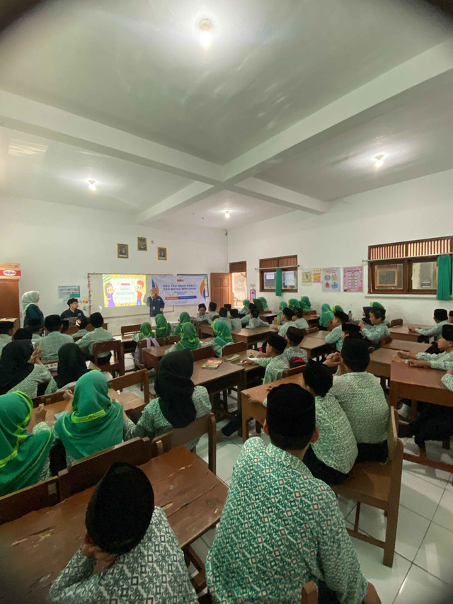 Edukasi batas sentuhan tubuh di SD Islam Cendikia, Kelurahan Ngempon, Kecamatan Bergas, Kabupaten Semarang (10/9/2025) Foto: KKN Tematik UPGRIS Ngempon 2025