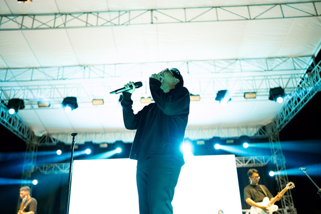 Ilustrasi penyanyi pria Indonesia. Foto: Unsplash.com/Galih Jelih