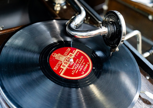 Ilustrasi lagu lawas Indonesia terbaik sepanjang masa. Sumber: Unsplash.