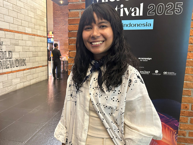 Sutradara Kamila Andini memberi tanggapan saat ditemui di kawasan Thamrin, Jakarta Pusat, Rabu (17/9/2025). Foto: Andrian Gilang Khrisnanda/kumparan