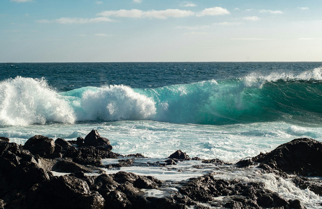 Ilustrasi gelombang laut. Foto: Unsplash