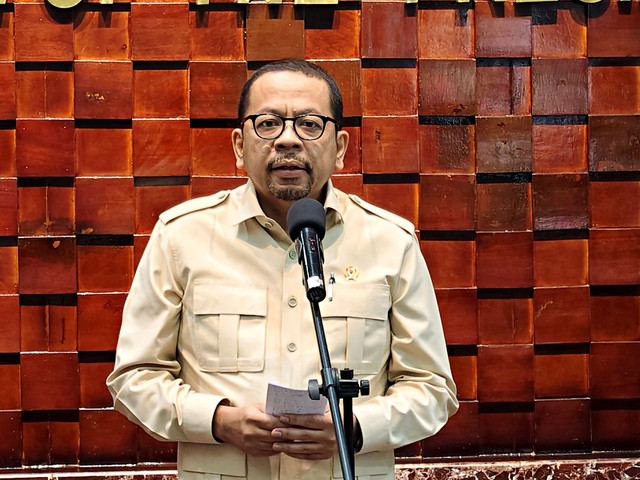 Kepala Staf Kepresidenan Muhammad Qodari memberikan sambutannya saat acara sertijab kepala KSP di Kompleks Istana Kepresidenan, Jakarta, Kamis (18/9/2025).  Foto: Fathur Rochman/ANTARA