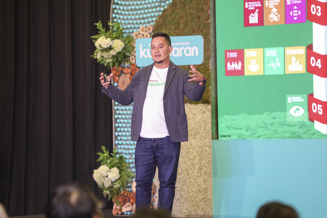 Manager CSR Environment & Ecosystem Telkomsel Gumilar H.N. Ali menyampaikan paparan padan kumparan Green Initiative Conference 2025 di Hotel Borobudur, Jakarta, Kamis (18/9/2025). Foto: Iqbal Firdaus/kumparan