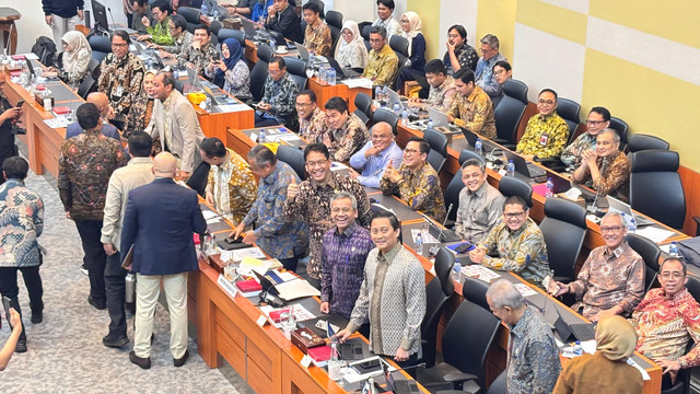Rapat perdana Menteri Keuangan Purbaya Yudhi Sadewa dengan Banggar DPR RI, Kamis (18/9/2025). Foto: Ave Airiza Gunanto/kumparan