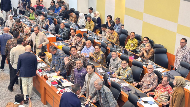 Rapat perdana Menteri Keuangan Purbaya Yudhi Sadewa dengan Banggar DPR RI, Kamis (18/9/2025). Foto: Ave Airiza Gunanto/kumparan