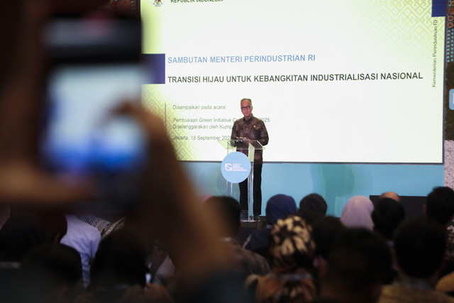 Menteri Perindustrian Agus Gumiwang menyampaikan sambutan dalam kumparan Green Initiative Conference 2025 di Hotel Borobudur, Jakarta, Kamis (18/9/2025). Foto: Iqbal Firdaus/kumparan