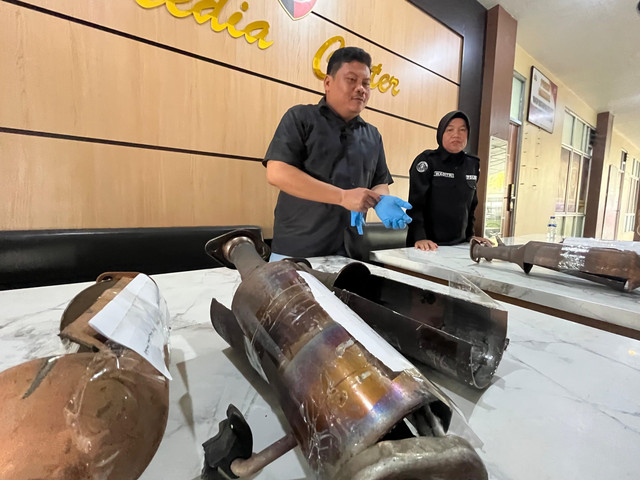Barang bukti yang ditampilkan pada saat konferensi pers di Polresta Pontianak. Foto: Istimewa.