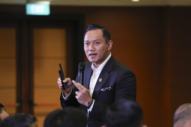 Menko Bidang Infrastruktur dan Pembangunan Kewilayahan Agus Harimurti Yudhoyono menyampaikan paparan dalam kumparan Green Initiative Conference 2025 di Hotel Borobudur, Jakarta, Kamis (18/9/2025). Foto: Iqbal Firdaus/kumparan
