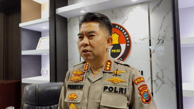 Kabid Humas Polda Sumut, Kombes Pol Ferry Walintukan memberi tanggapan saat ditemui di Polda Sumut, Medan, Kamis (18/9/2025). Foto: Amar Marpaung/kumparan