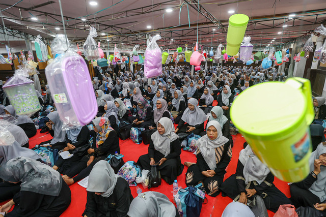 Tradisi Brayakan brayakan yang dilakukan para ibu PKK di Surabaya. Foto: Diskominfo Surabaya 