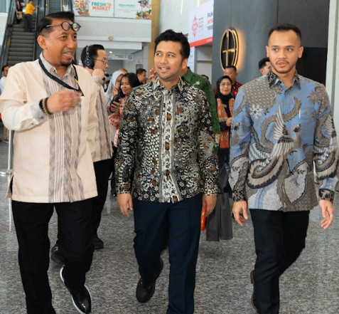 Wagub Jatim Emil Dardak (tengah). Foto: Masruroh/Basra