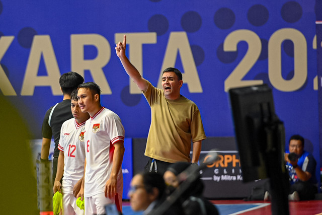 Hector Souto saat laga Timnas Futsal Indonesia vs Tanzania dalam ajang 4 Nations Cup di Hall Basket GBK, Senayan, Jakarta, pada 18 September 2025. Foto: kumparan/Abi Suryadi