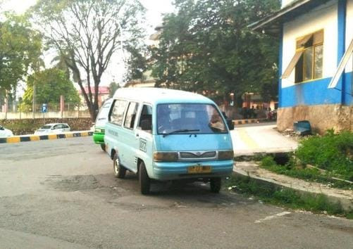 Angkot yang terparkir di Terminal Rajabasa | Foto : Dok. Lampung Geh