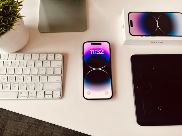 ilustrasi iPhone 11 bisa dipakai sampai kapan - foto:pexels/Ahmed Manna