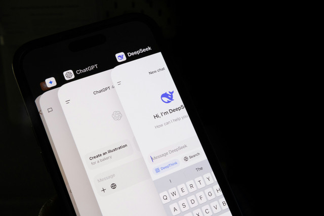 Ilustrasi  Prompt Gemini AI Foto di Mobil Depan Rumah, sumber gambar unsplash/Solen Feyyisa