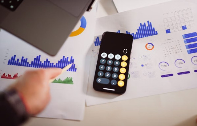 Ilustrasi: APBN 2026 naik. (Sumber: Jakub Żerdzicki, under the Unsplash License)