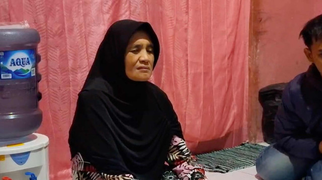 Emalia saat ditemui di rumah kontrakannya, Kamis malam (18/9/2025). Dok: kumparan