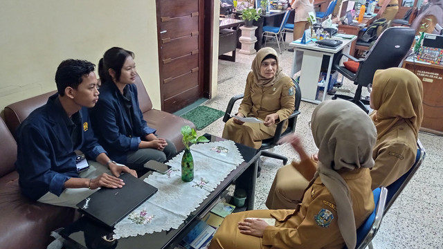 Audiensi dengan DLH Jatim, Tim PKM-VGK Unesa Kenalkan inovasi "FARMORA"
