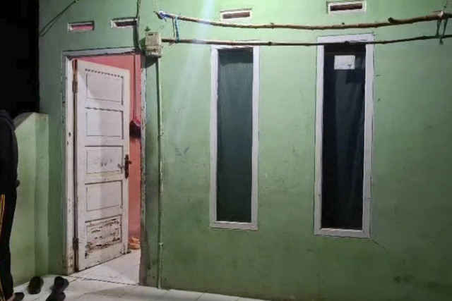 Rumah kontrakan Emalia, Kamis malam (18/9/2025). Foto: Dok. kumparan
