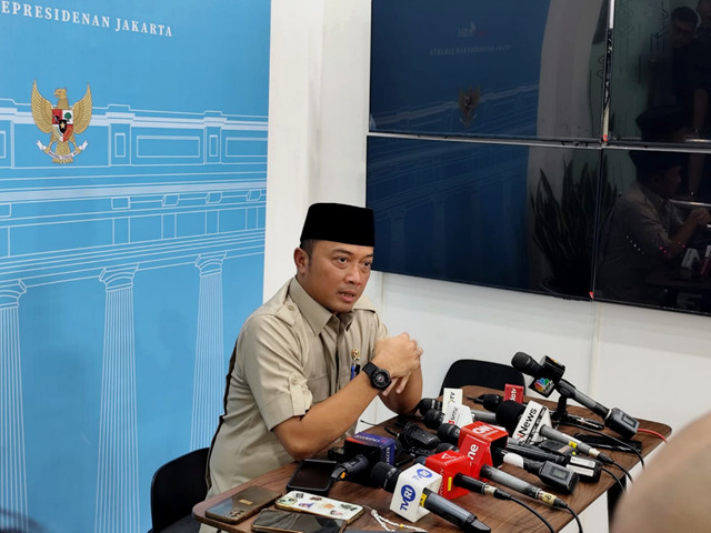 Menteri Sekretaris Negara (Mensesneg) Prasetyo Hadi berada di ruang wartawan Istana Negara, Jakarta, Jumat (19/9/2025). Foto: Luthfi Humam/kumparan
