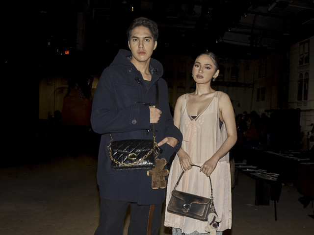 Syifa Hadju dan El Rumi menghadiri peragaan busana Coach Spring 2026 di New York Fashion Week, Selasa (15/9/2025). Foto: Coach