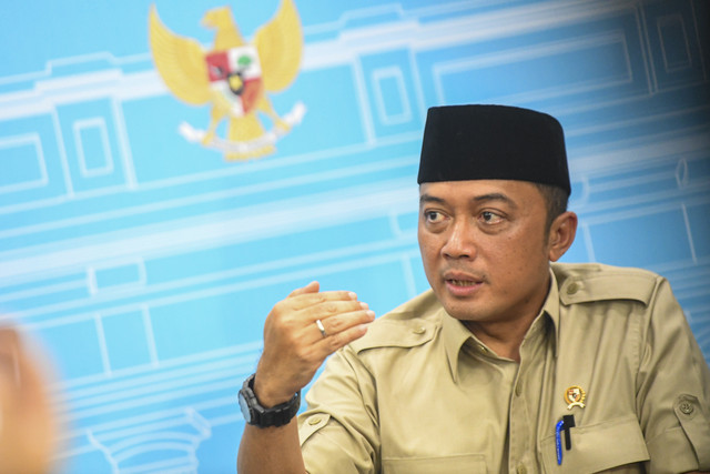 Menteri Sekretaris Negara (Mensesneg) Prasetyo Hadi menyampaikan isu politik terkini di ruang Wartawan, Jakarta, Jumat (19/9/2025). Foto: Muhammad Adimaja/ANTARA FOTO
