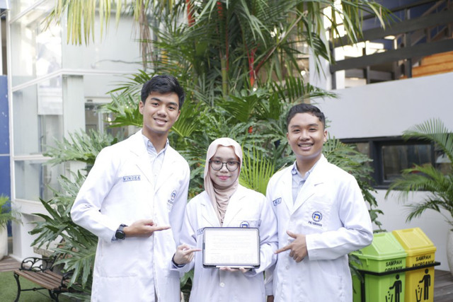 Mahasiswa Udinus bikin permen gummy antikanker dari daun sirsak. Foto: Dok. Universitas Dian Nuswantoro