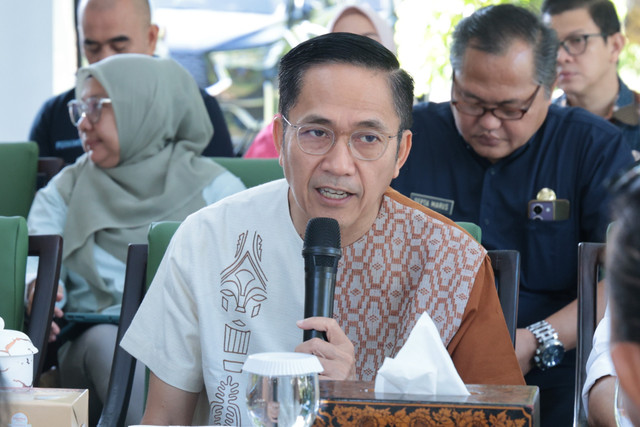 Wali Kota Palembang, Ratu Dewa, saat rapat mengenai kebudayaan Palembang/ist. 