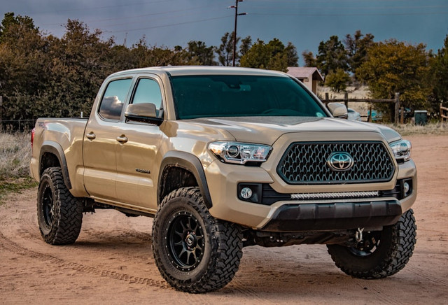 Ilustrasi jenis mobil Toyota dan harganya. Foto: uNsplash/Dusty Barnes