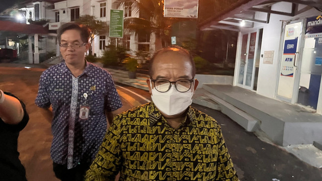 Mantan Pj Gubernur Lampung, Samsudin usai menjalani pemeriksaan di Kejati Lampung. | Foto: Sinta Yuliana/Lampung Geh