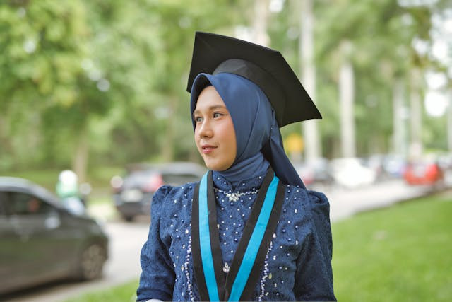 ilustrasi Prompt Gemini AI foto wisuda - foto:pexels/Tri Warno
