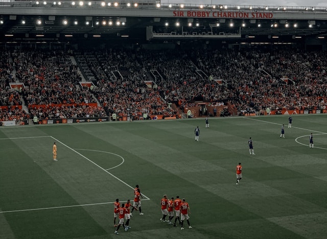 Ilustrasi jadwal dan link live streaming Manchester United vs Chelsea. Foto: Unsplash/Dan Parker