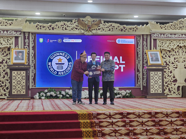 Gubernur Sumsel, H Herman Deru, bersama PPS Direktur Utama Bank Sumsel Babel, Festero Mohamad Papeko saat membuka webinar internasional “Guru Indonesia Belajar AI”. (ist)