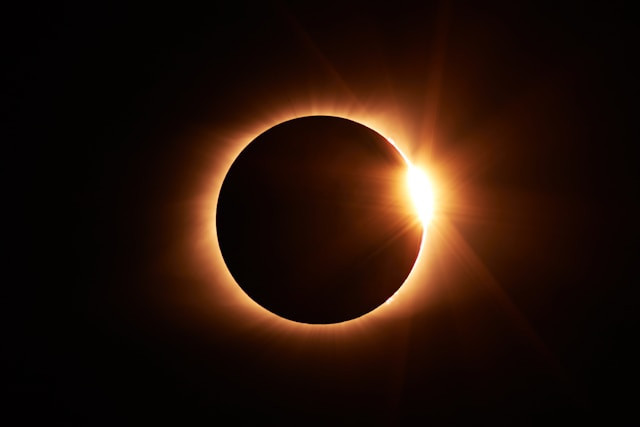 Ilustrasi apakah gerhana matahari sebagian September 2025 bisa dilihat di Indonesia. Unsplash: Jongsun