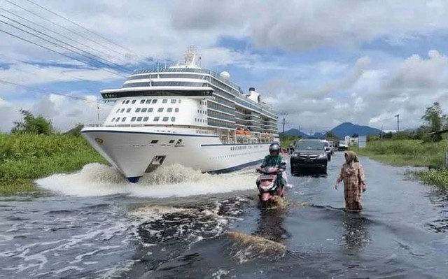 Foto editan netizen jalan di Desa Galang yang terendam banjir bisa dilewati kapal pesiar. Foto: Dok. Facebook Vale Burantaq