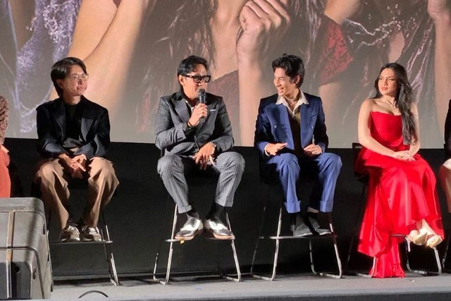Andre Taulany dan putranya, Kenzy menghadiri gala premiere film Kang Solah from Kang Mak x Nenek Gayung di Epicentrum Jakarta, Sabtu (20/9/2025). Foto: Vincentius Mario/kumparan