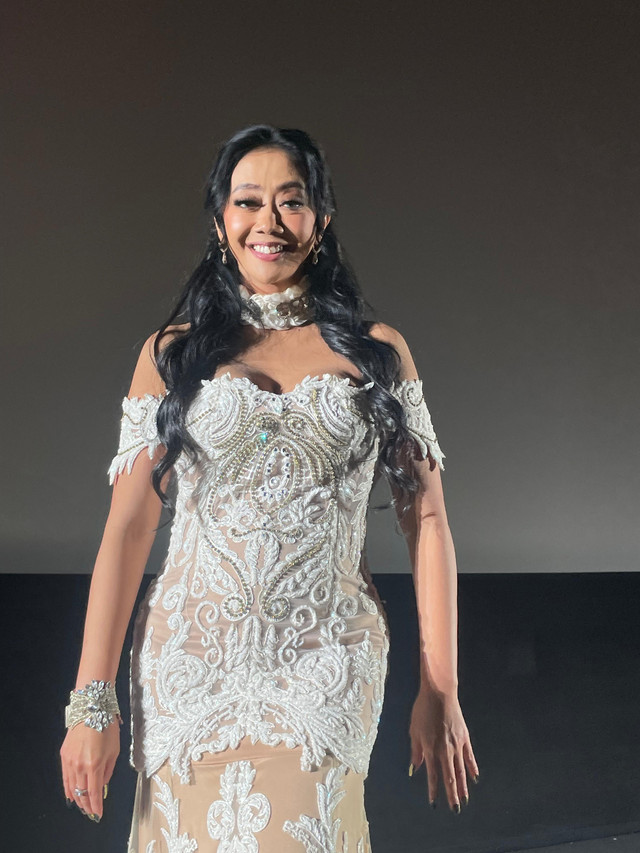 Asri Welas menghadiri gala premiere film Kang Solah from Kang Mak x Nenek Gayung di Epicentrum Jakarta, Sabtu (20/9/2025). Foto: Vincentius Mario/kumparan