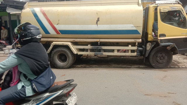 Mobil tangki air saat diamankan di TKP kecelakaan di Kubu Raya. Foto: Dok. Polres Kubu Raya