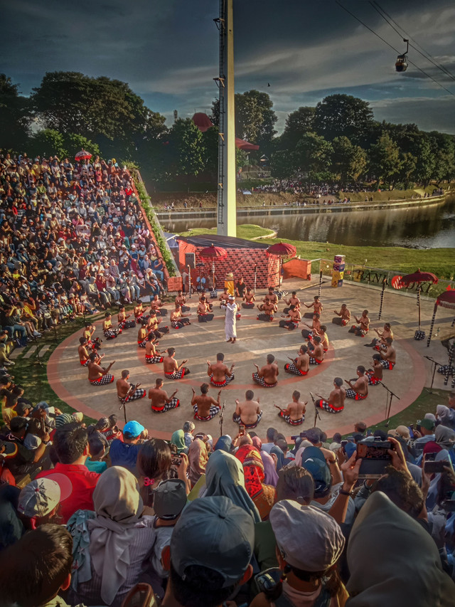 Tari Kecak hadir di TMII sebagai magnet baru bagi wisata budaya. (Foto: Dokumentasi pribadi)