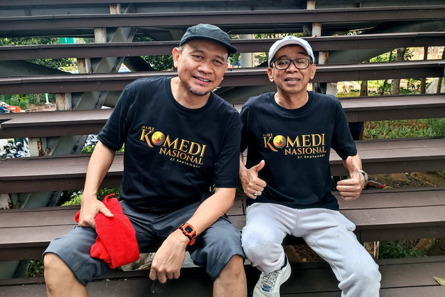 Cak Lontong dan Jarwo Kwat dalam Kampanye Hari Komedi Nasional di Sudirman, Jakarta Pusat, Minggu (21/9/2025). Foto: Giovanni/kumparan